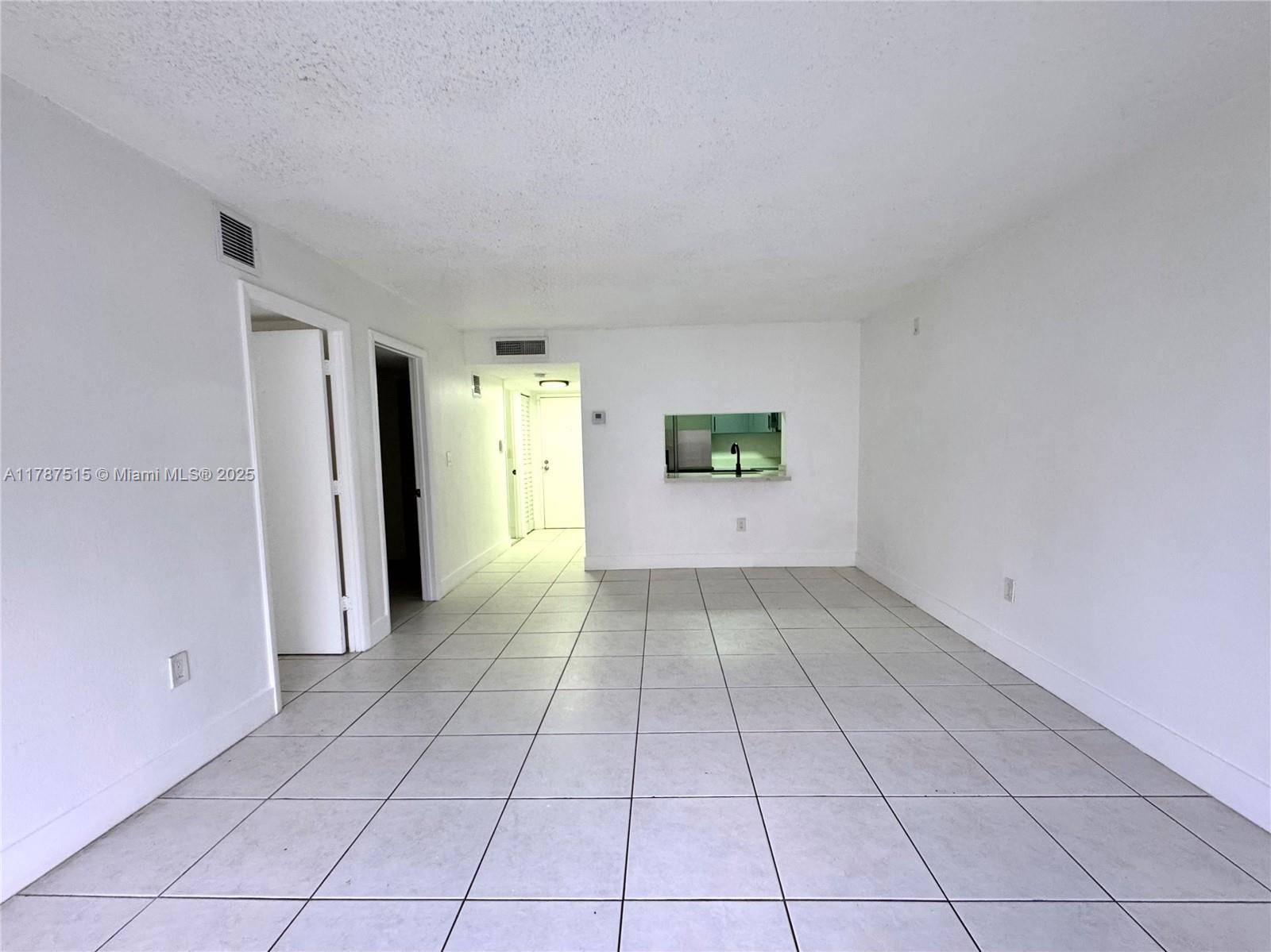 Miami, FL 33172,9350 Fontainebleau Blvd #307