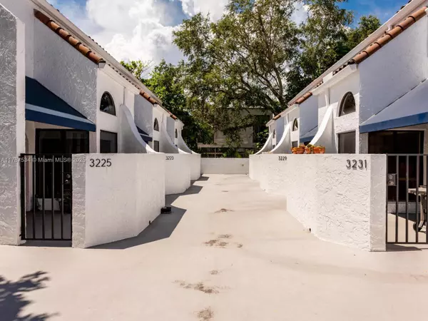 Miami, FL 33133,3229 Mary St #2