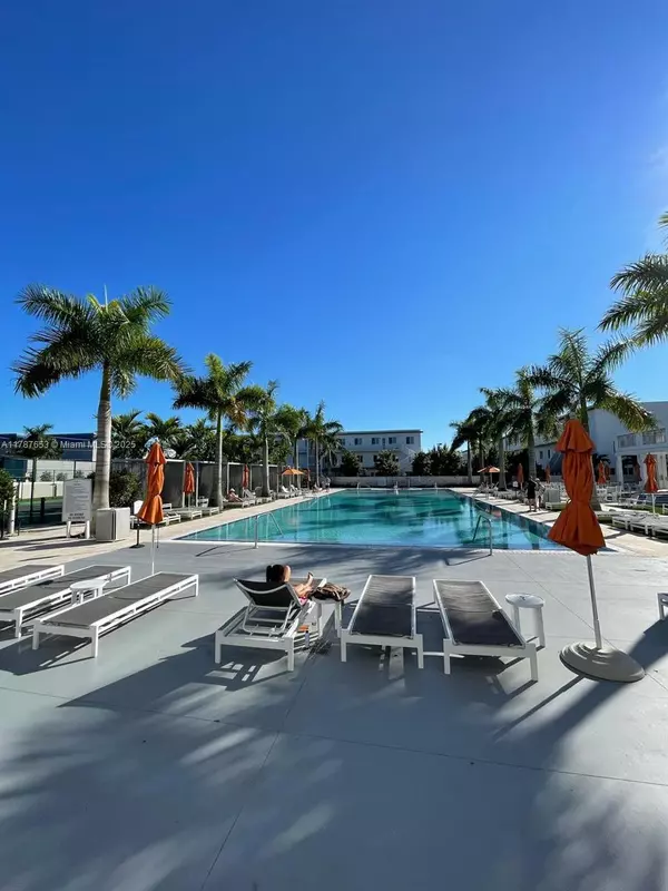 Doral, FL 33178,10250 NW 66 #302