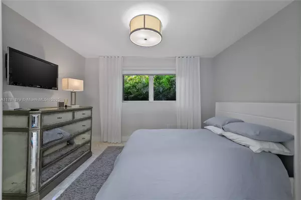 Miami Beach, FL 33139,122 E 2nd Ct