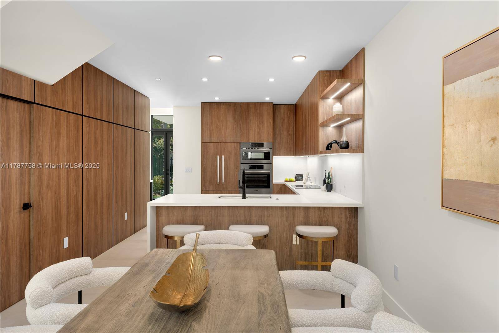 Miami, FL 33133,3073 Hibiscus St #1