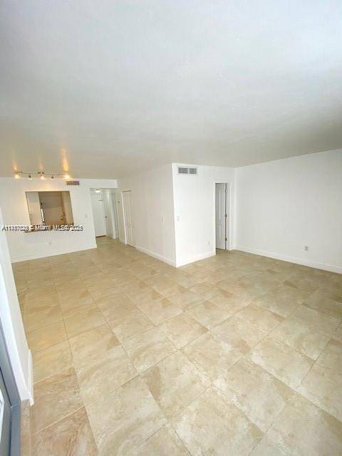 Miami Beach, FL 33140,2899 Collins Ave #516