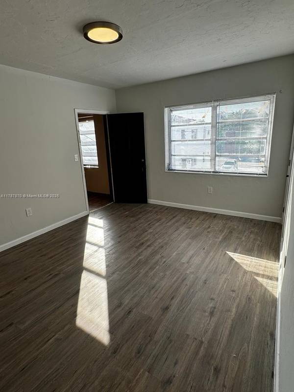 531 SW 7th St #1, Miami, FL 33130