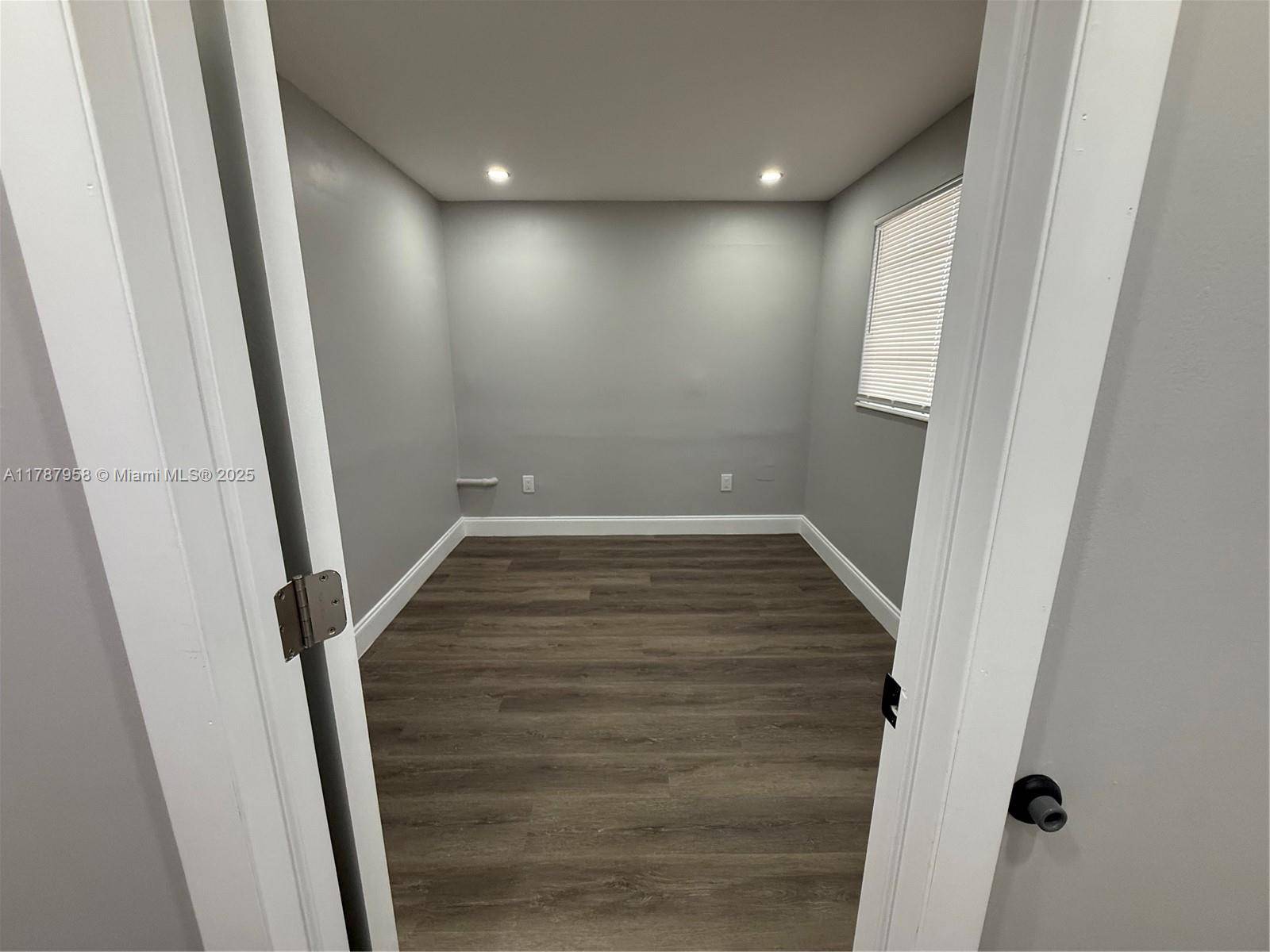 North Miami Beach, FL 33162,16450 Miami Dr #201