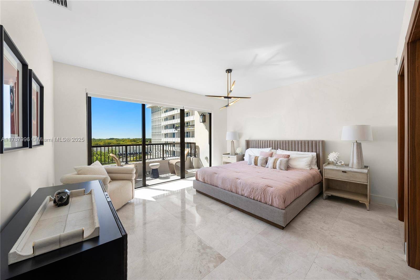Coral Gables, FL 33134,701 Valencia Ave #405