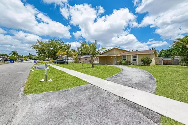 North Lauderdale, FL 33068,702 SW 79th Ave
