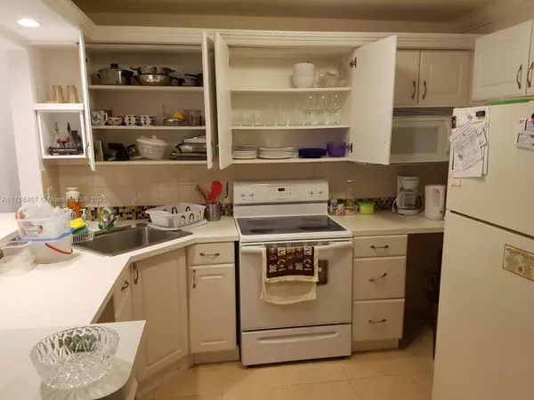 Lauderhill, FL 33319,3740 Inverrary Dr #3D