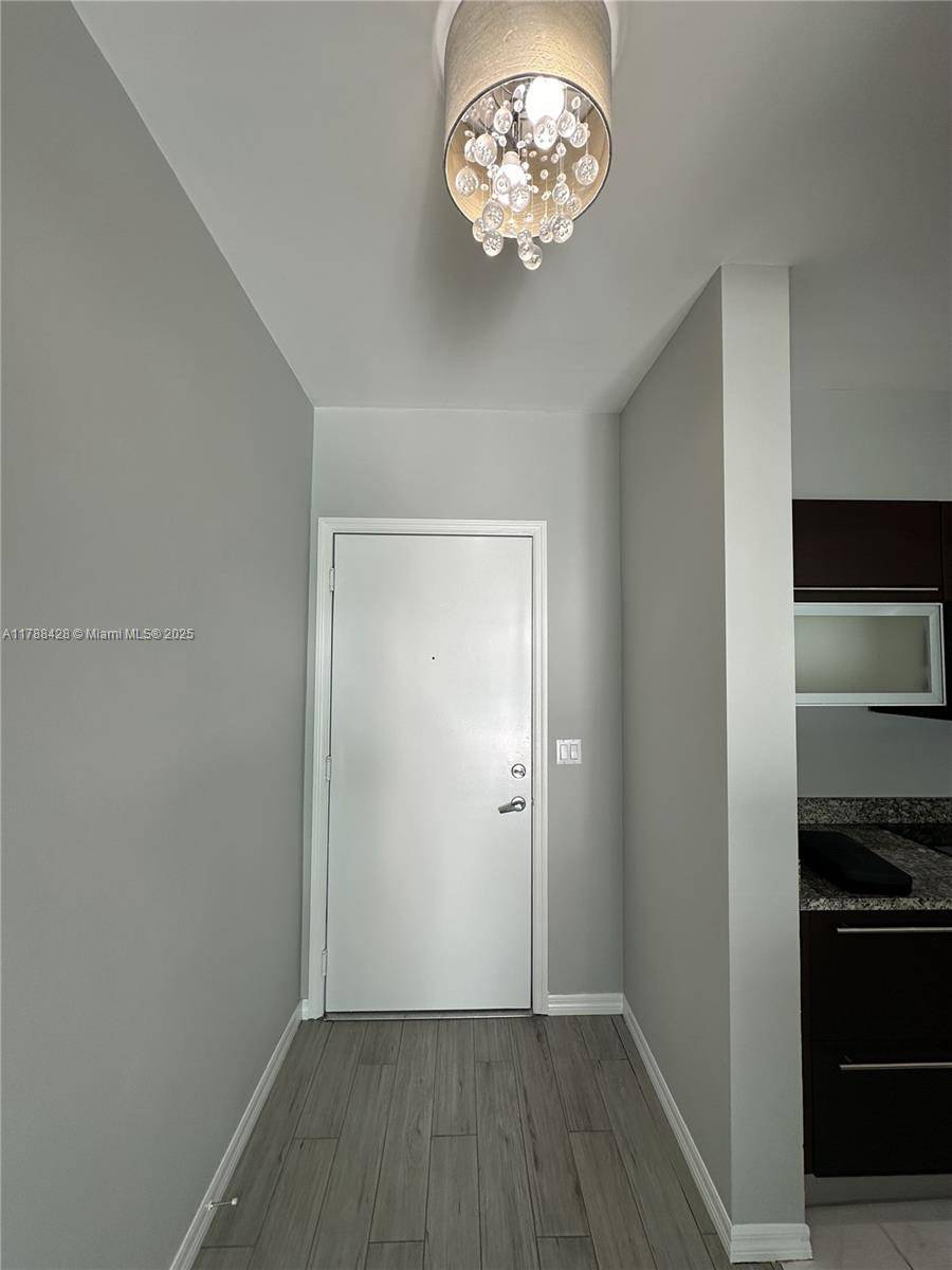 Miami, FL 33131,950 Brickell Bay Dr #3101