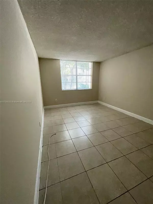 Miami, FL 33169,486 NW 165th St Rd #B-108