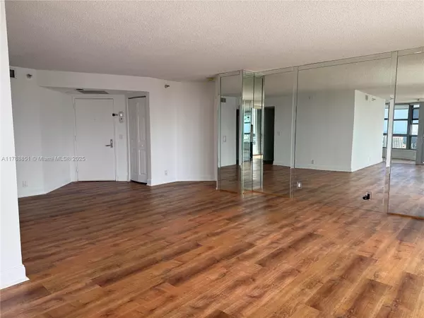 Aventura, FL 33180,3500 Mystic Pointe Dr #3003