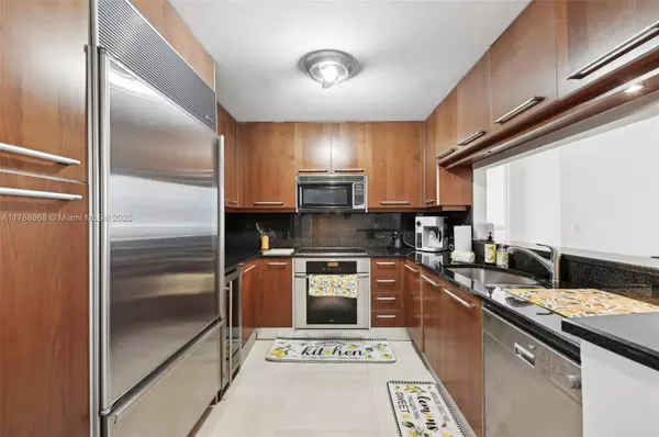 Miami, FL 33131,901 Brickell Key Blvd #1009