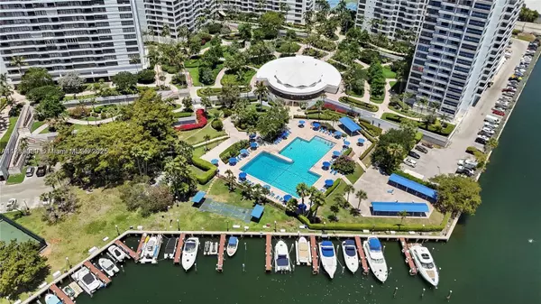 Hallandale Beach, FL 33009,2500 Parkview Dr #1214