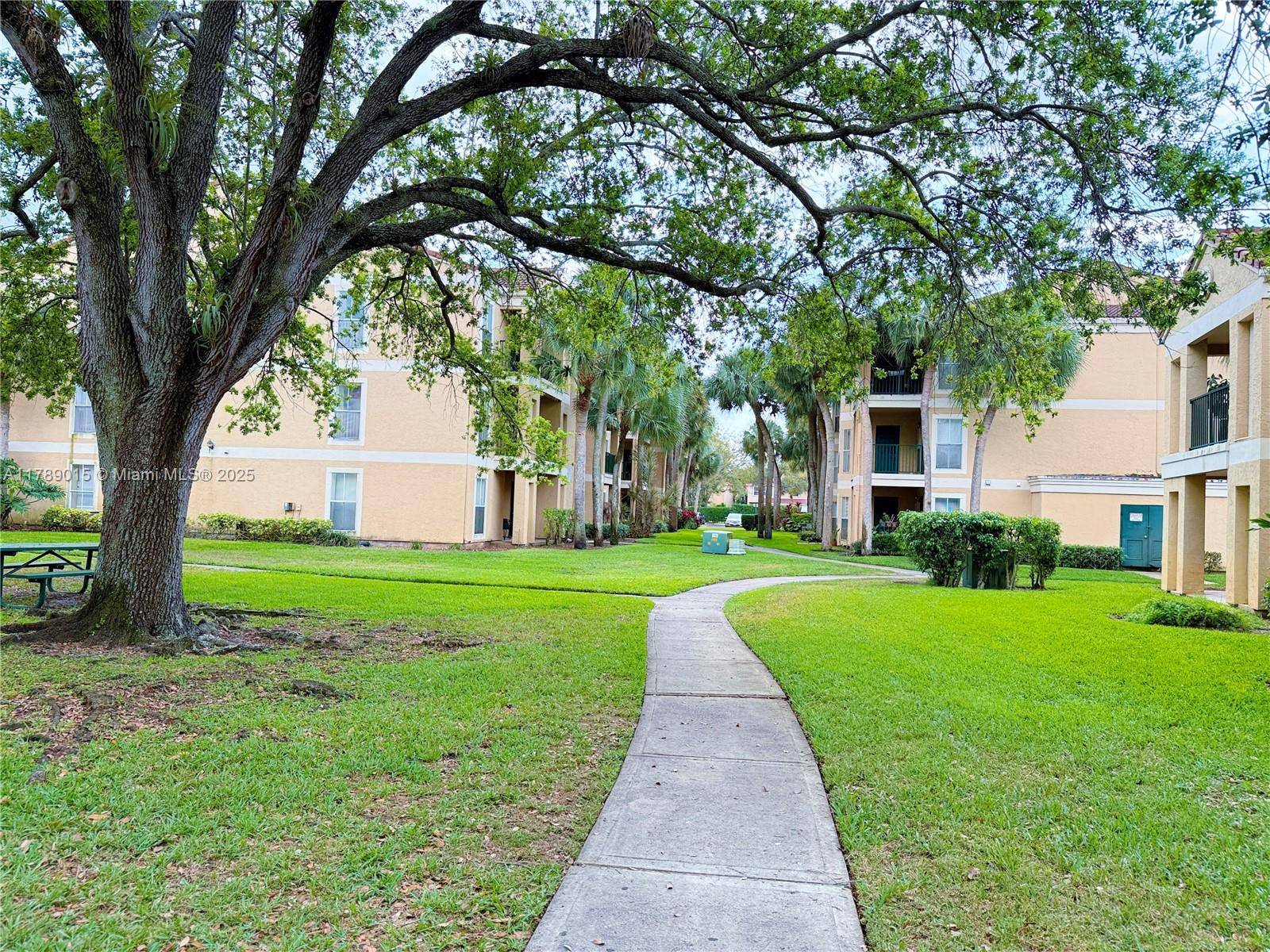 805 Riverside Dr #1111, Coral Springs, FL 33071