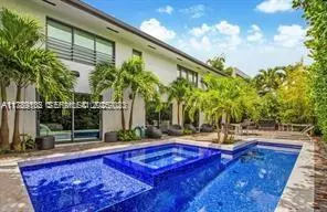 635 Curtiswood Dr, Key Biscayne, FL 33149