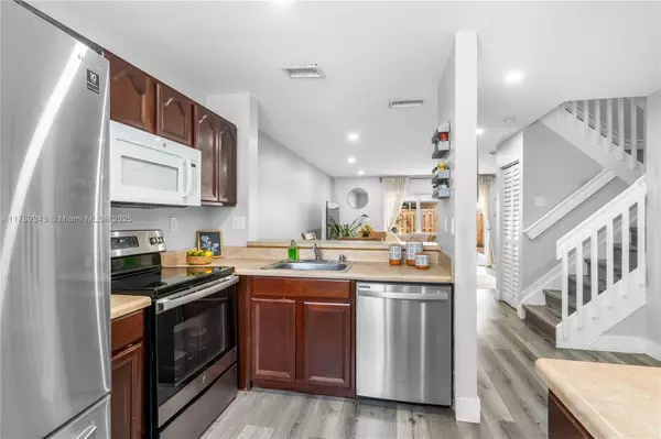 Miami, FL 33177,13906 SW 174th St