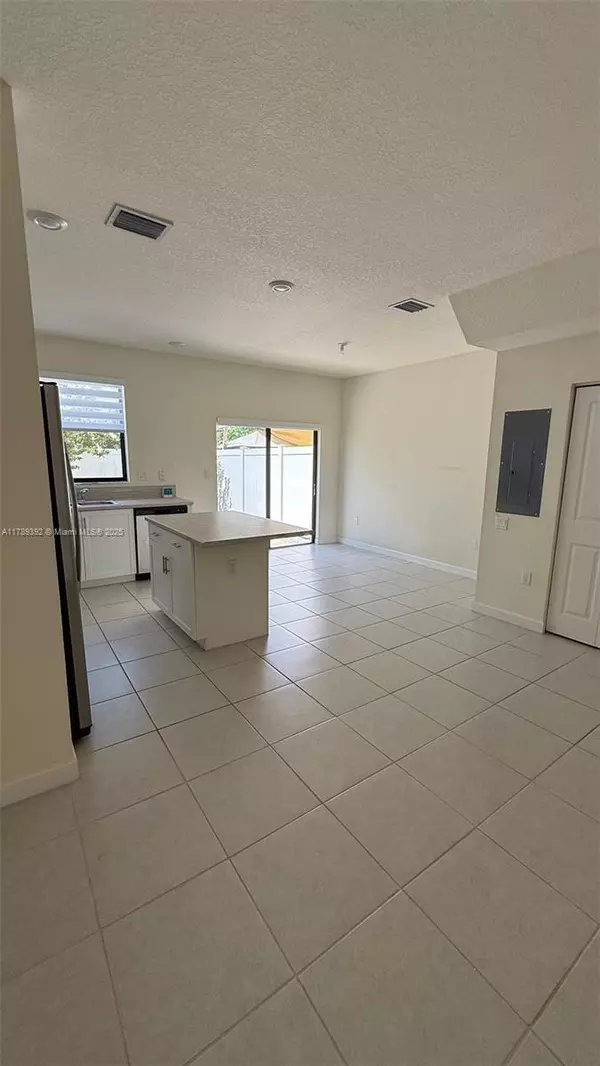 Hialeah, FL 33018,3432 W 113 Place