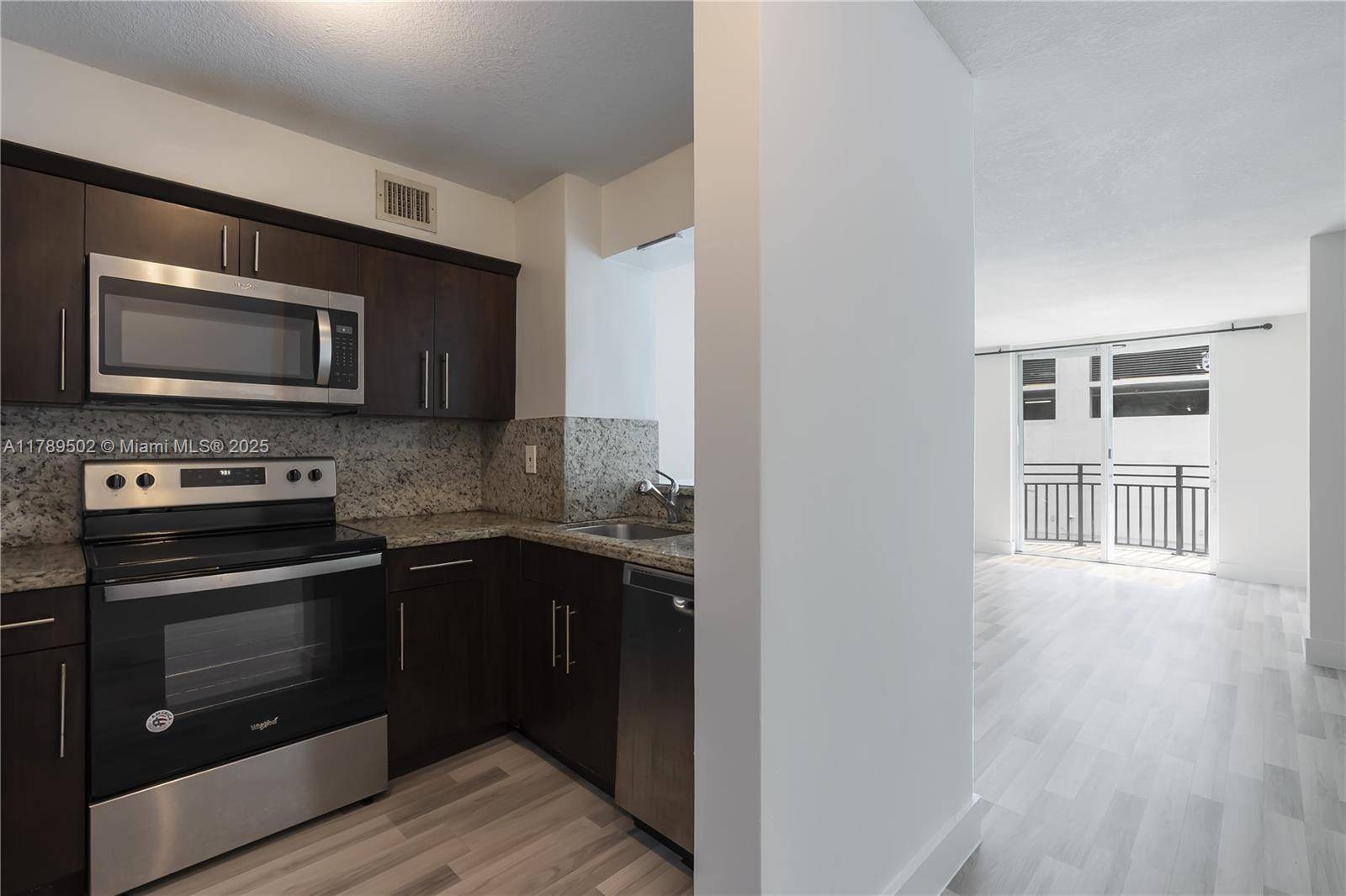 Miami, FL 33130,501 SW 1st St #307