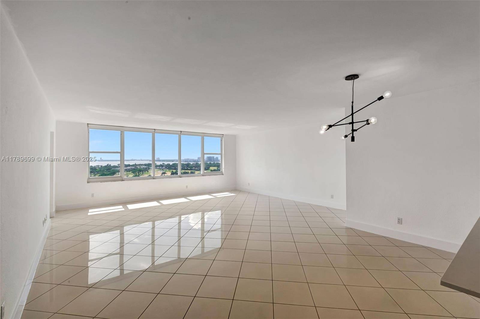 Miami Beach, FL 33140,5600 Collins Ave #16F
