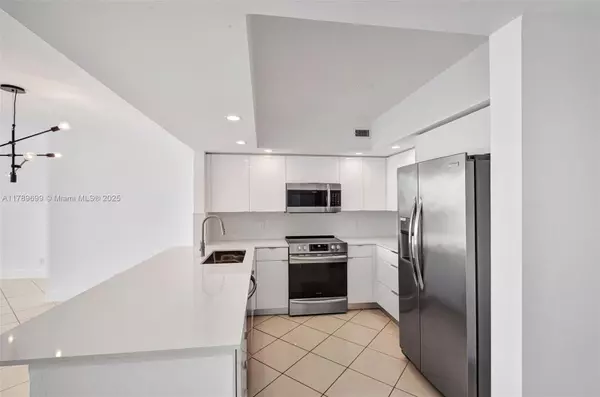 Miami Beach, FL 33140,5600 Collins Ave #16F