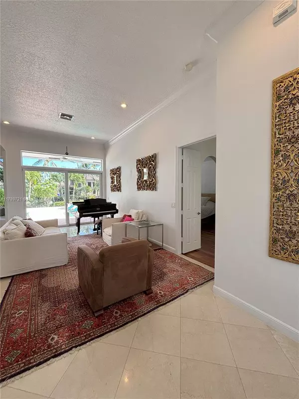 Plantation, FL 33324,320 Windmill Palm Ave