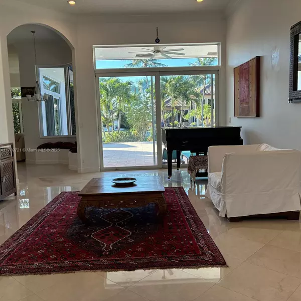 Plantation, FL 33324,320 Windmill Palm Ave