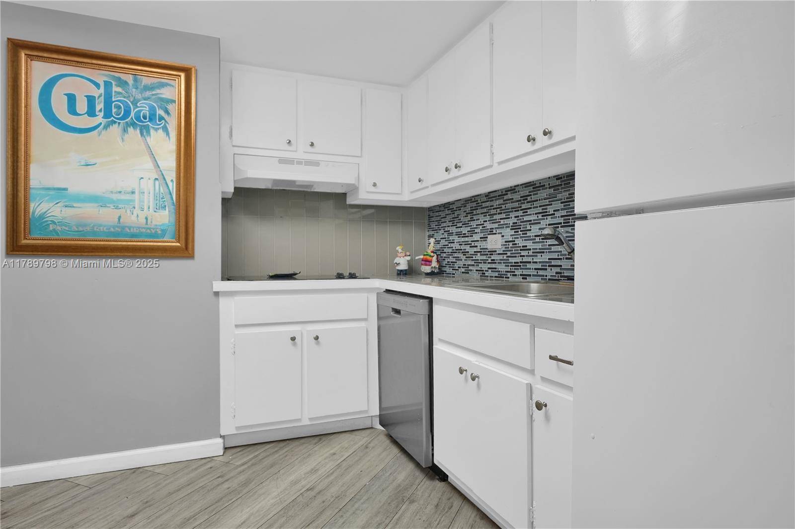 Miami, FL 33131,905 Brickell Bay Dr #1121