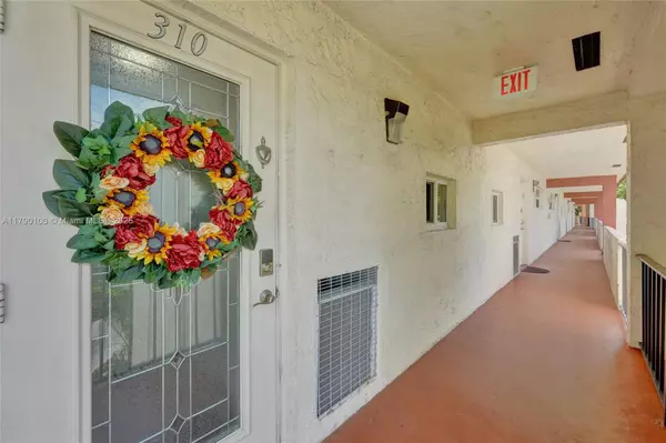 830 S Hollybrook Dr #310, Pembroke Pines, FL 33025