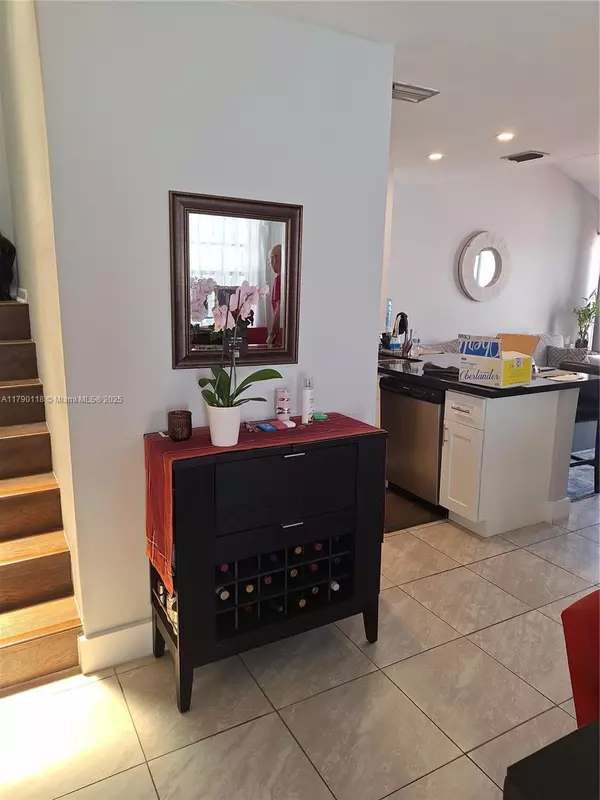 Aventura, FL 33180,Address not disclosed