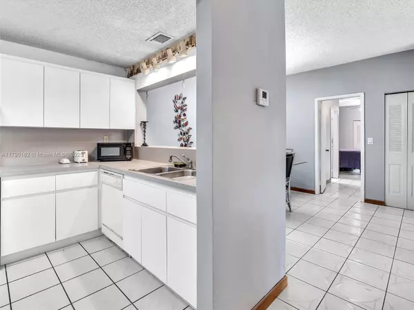 Pembroke Pines, FL 33024,9401 NW 14th Ct #224