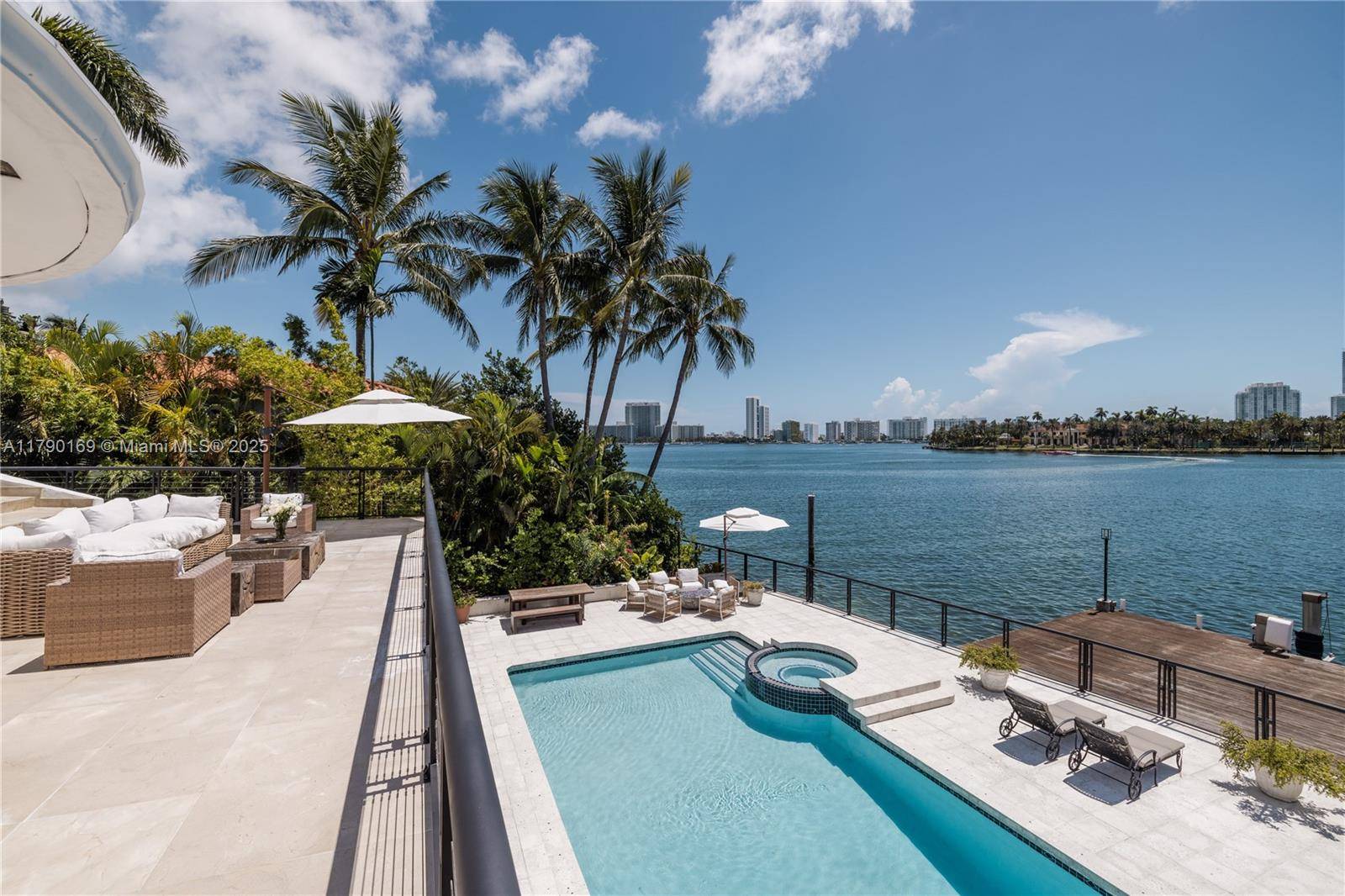 Miami Beach, FL 33139,2 S Hibiscus Dr