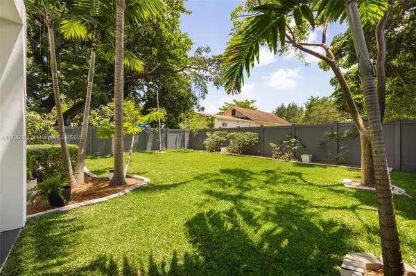 Coconut Grove, FL 33133,3648 Oak Ave