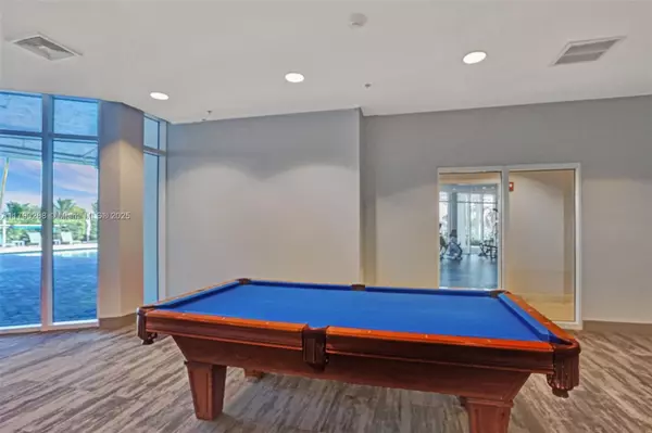 Miami Beach, FL 33141,6515 Collins Ave #1604