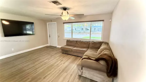 Cooper City, FL 33328,5107 SW 92nd Ave