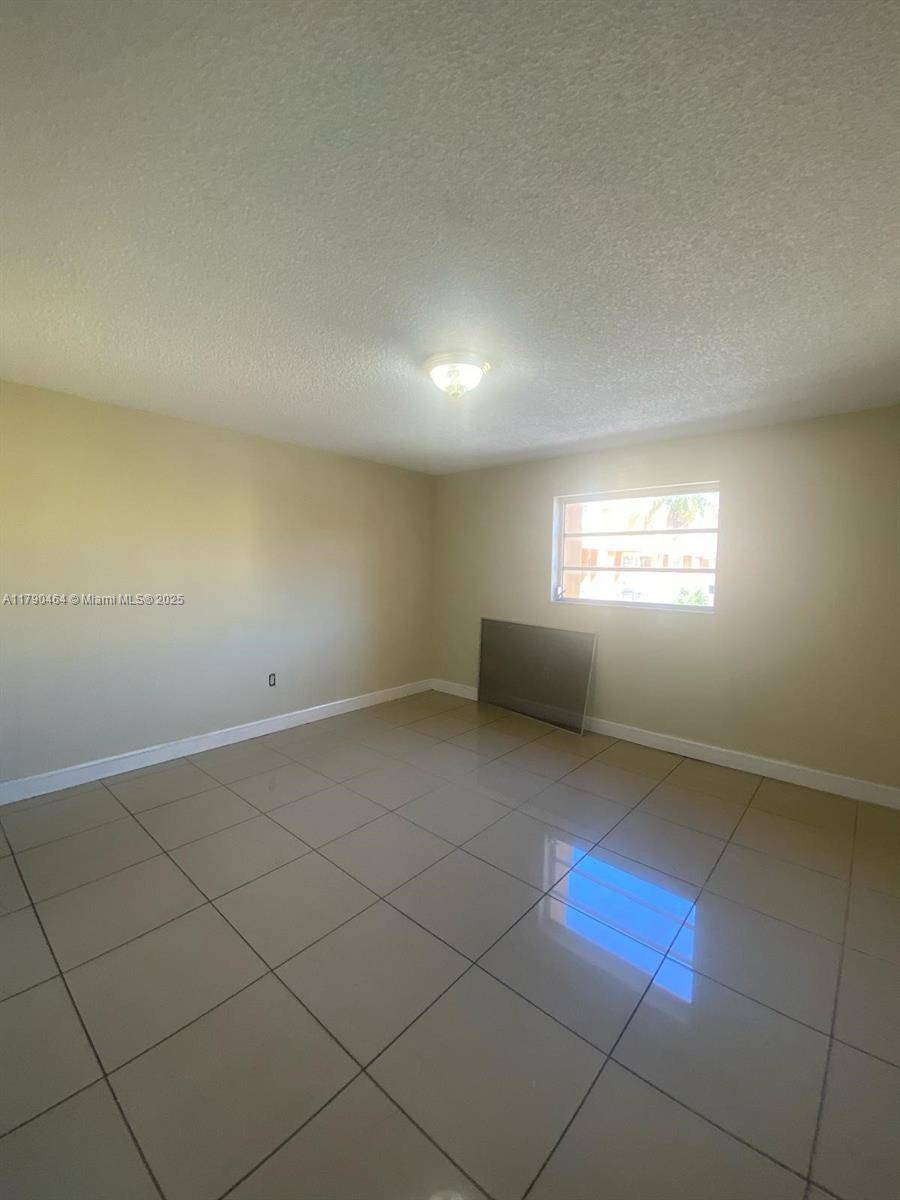 Hialeah, FL 33012,1555 W 44th Pl #218