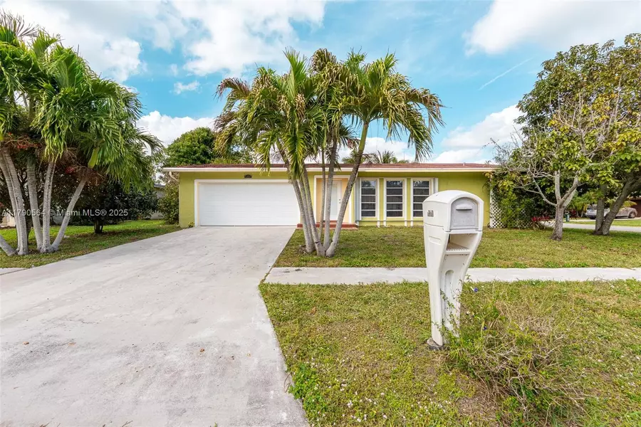 6351 Moonstone Way, Delray Beach, FL 33484