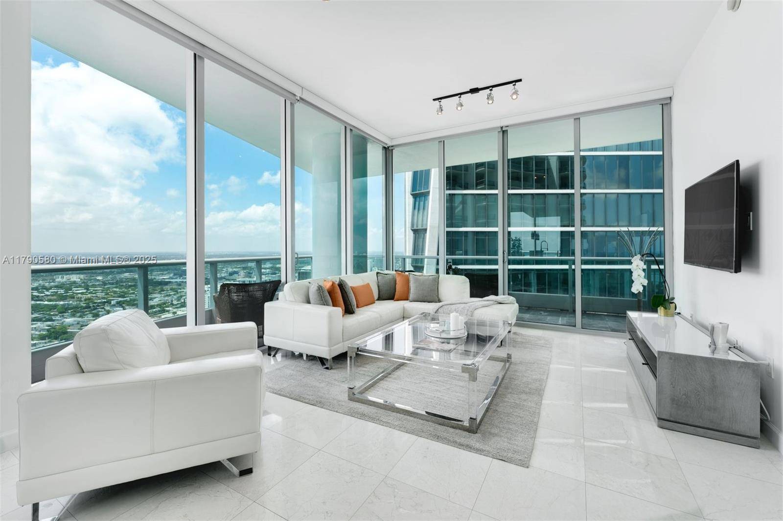 Miami, FL 33132,900 Biscayne Blvd #5812