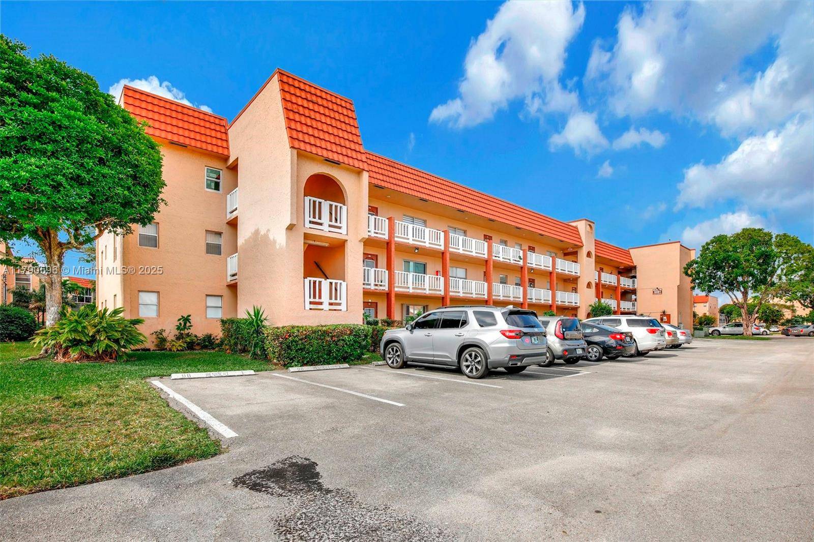 Sunrise, FL 33322,9281 Sunrise Lakes Blvd #306