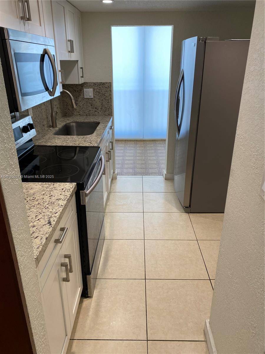 Miami, FL 33174,9411 SW 4th St #404