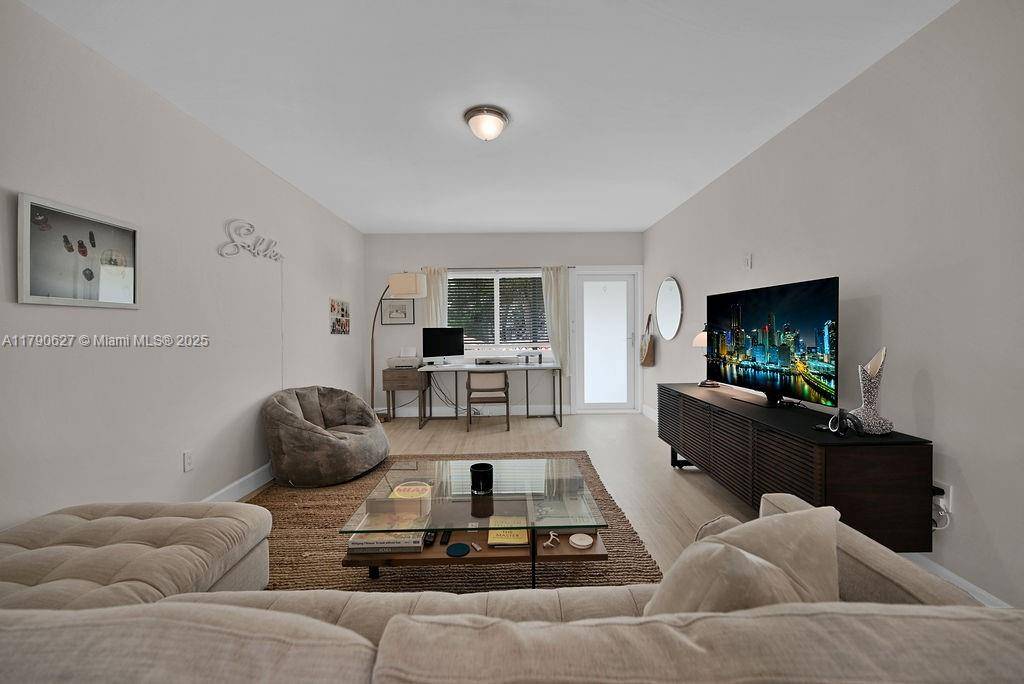 Miami Beach, FL 33140,4780 Pine Tree Dr #9