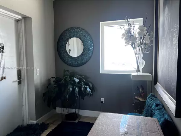 North Miami, FL 33181,15051 Royal Oaks Ln #2301
