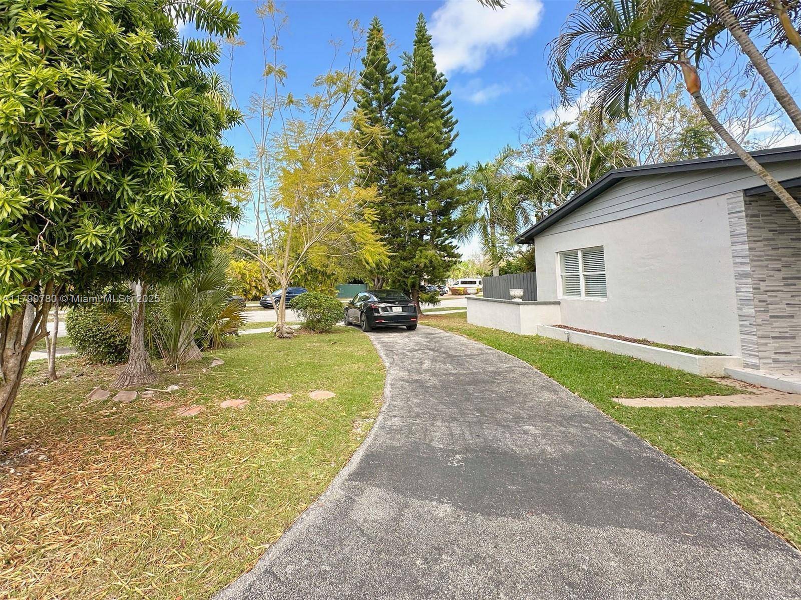 Palmetto Bay, FL 33157,9450 SW 180th St