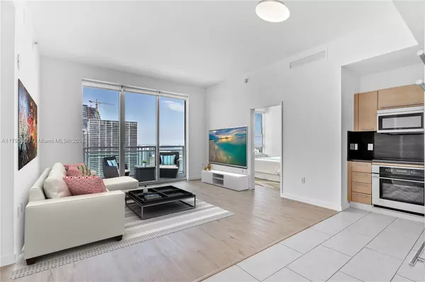 Miami, FL 33131,950 Brickell Bay Dr #4906