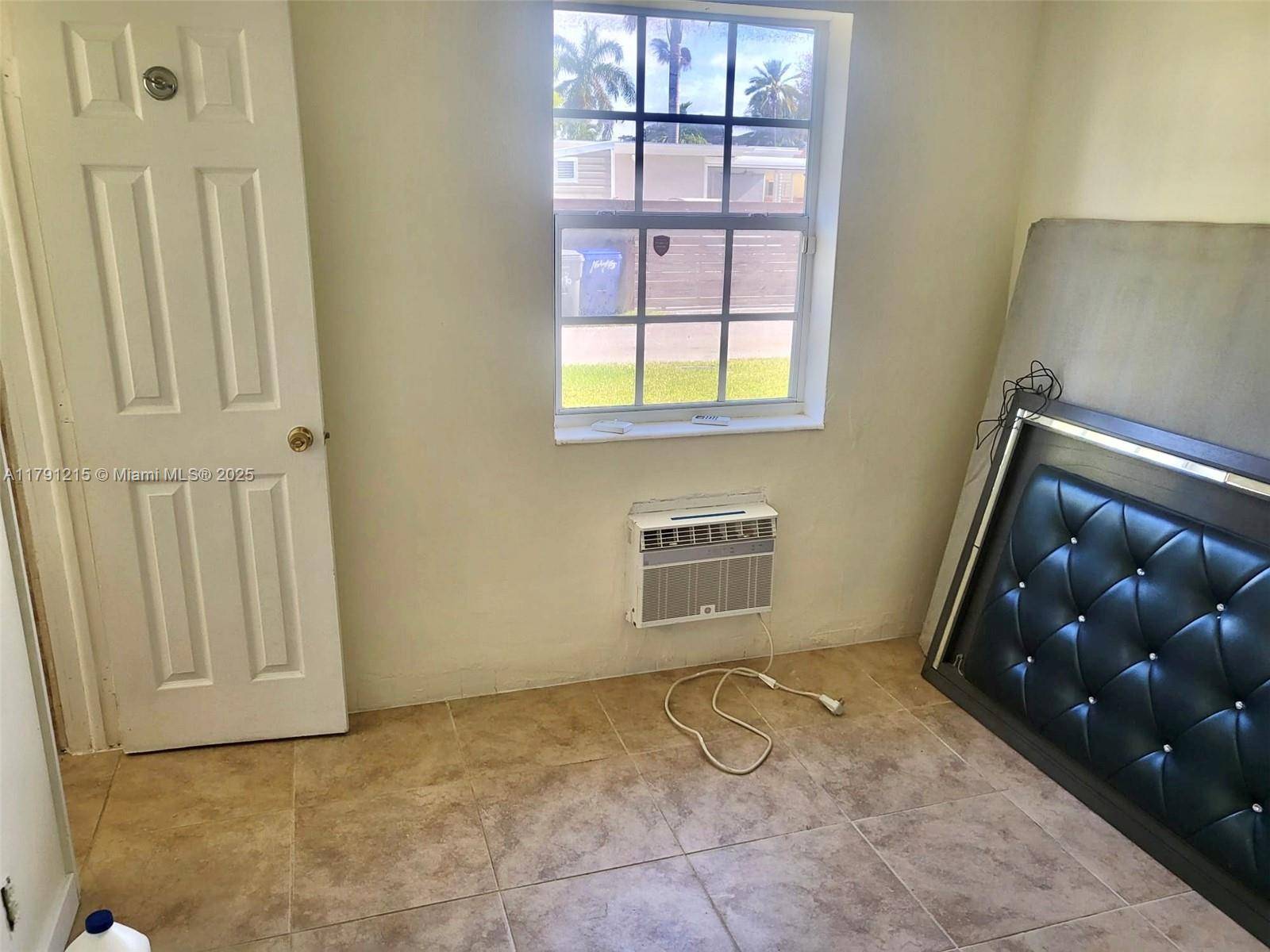 Hollywood, FL 33020,1649 Moffett St #1-4