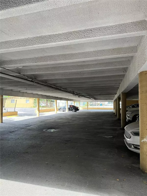Pembroke Pines, FL 33023,6840 Pembroke Rd #219