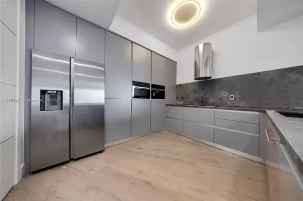 Sunny Isles Beach, FL 33160,16001 Collins Ave 2+DEN #707