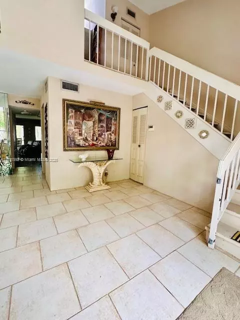 Plantation, FL 33324,559 N University Dr #39