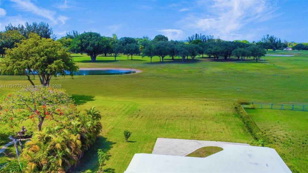 1025 Hunting Lodge Dr, Miami Springs, FL 33166