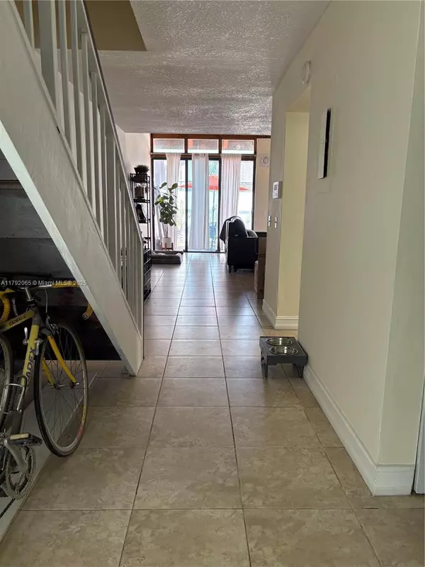 Pembroke Pines, FL 33026,1550 E Golfview Dr