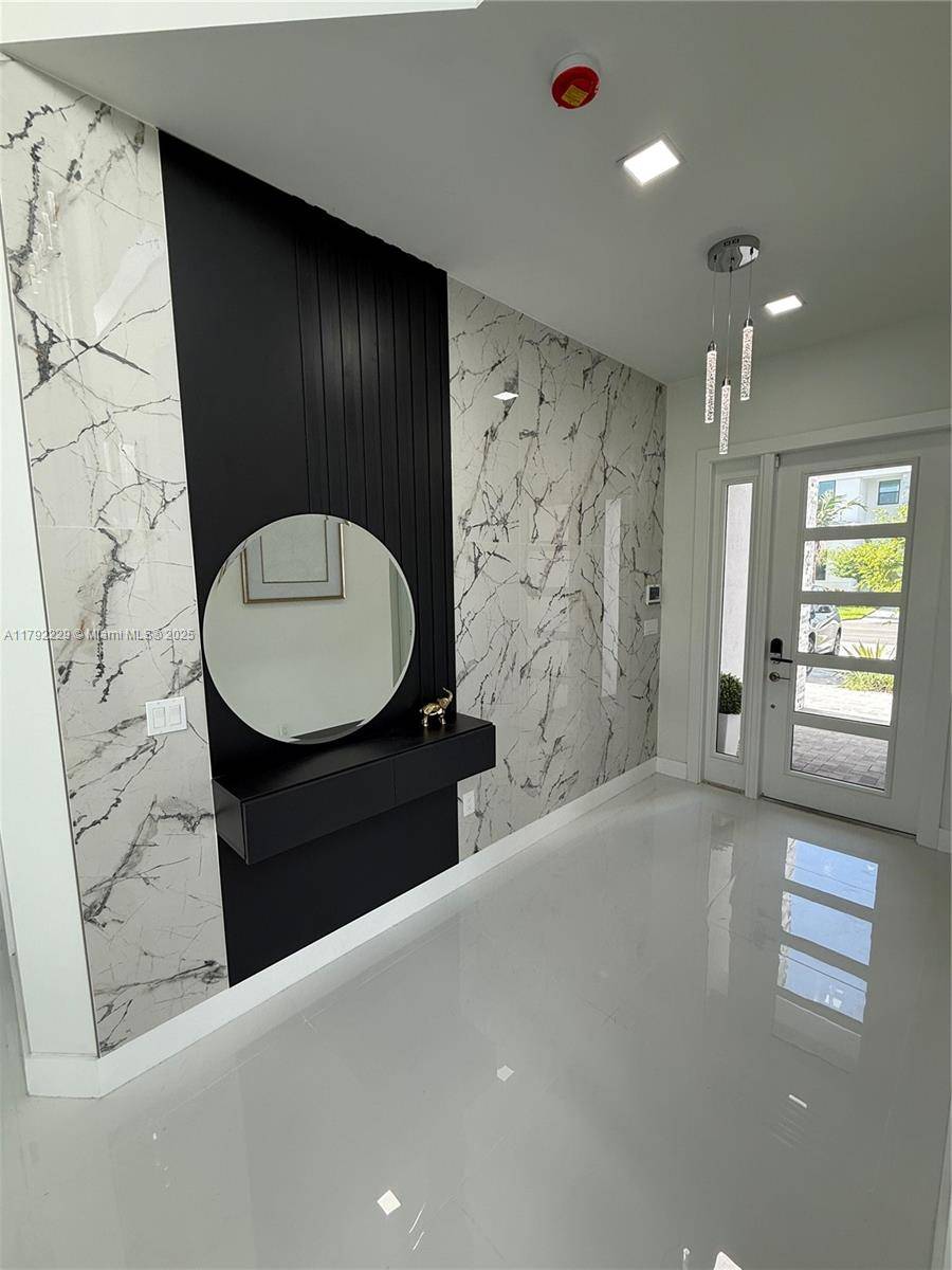Boca Raton, FL 33434,8350 Royal County Down Rd