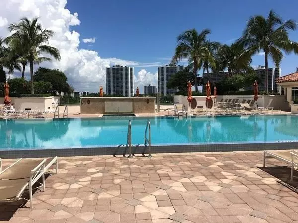 Aventura, FL 33180,19900 E Country Club Dr #612